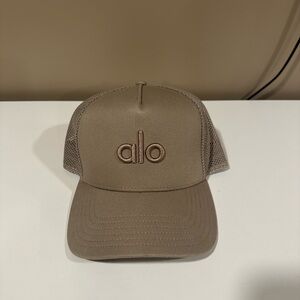 ALO Yoga Trucker Hat in color Gravel